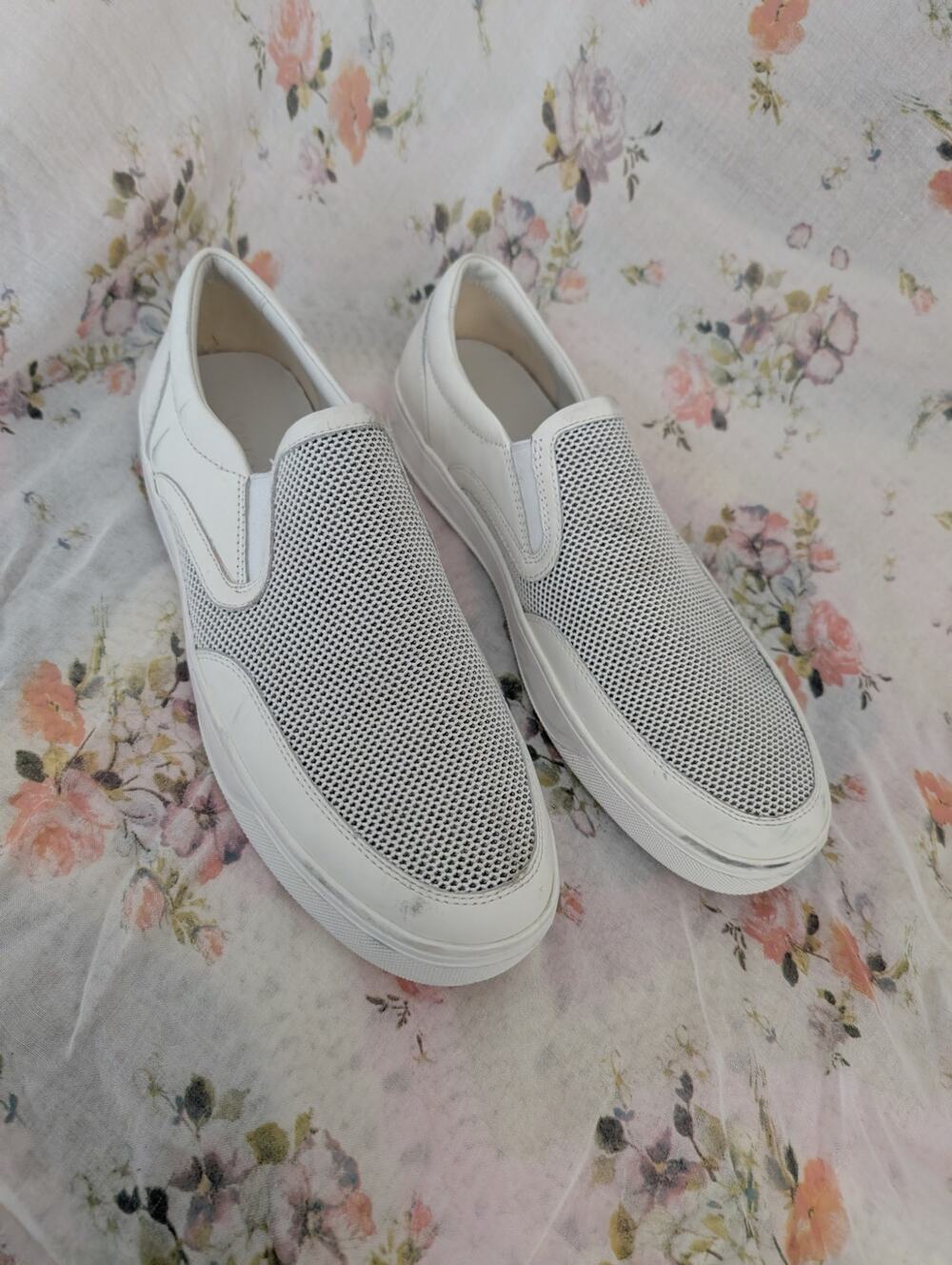 Vince men's white perforated leather shoes